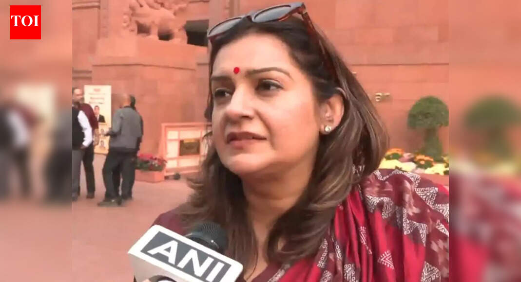 'Petty': Priyanka Chaturvedi on no invite to Rahul, Kharge for Putin's dinner; urges President Murmu to be 'bipartisan'