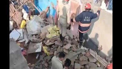 मुजफ्फरपुर में पोल ​​गिरने से स्कूली छात्रा करंट की चपेट में, तीन घायल