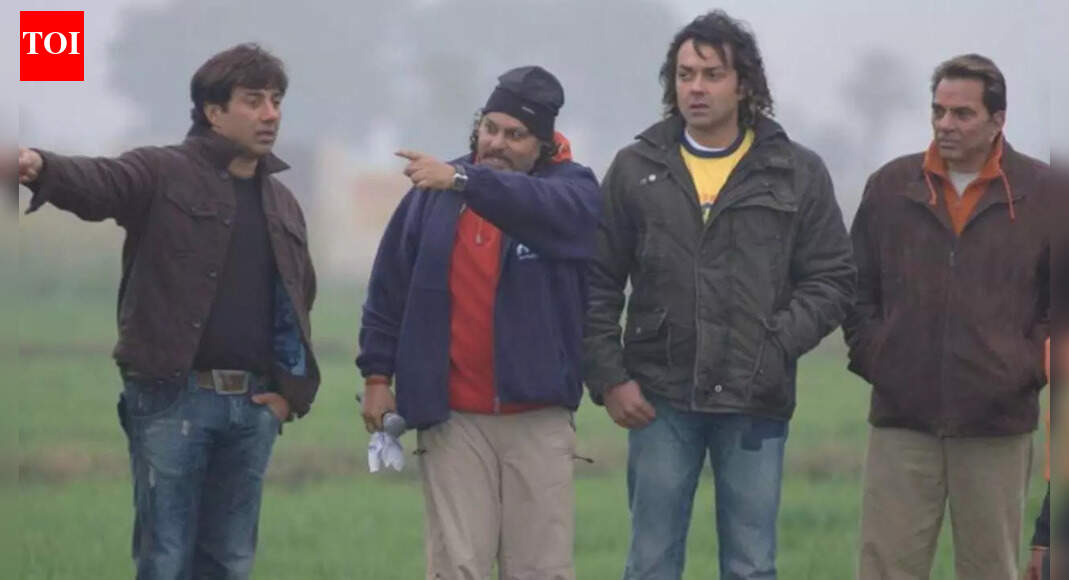 अनिल शर्मा ने धर्मेंद्र के साथ अपनी आखिरी भावनात्मक मुलाकात को याद करते हुए कहा, ‘बेटा, मुझे कुछ करना है अभी, कैमरा मेरी मेहबूबा है’ | हिंदी मूवी समाचार