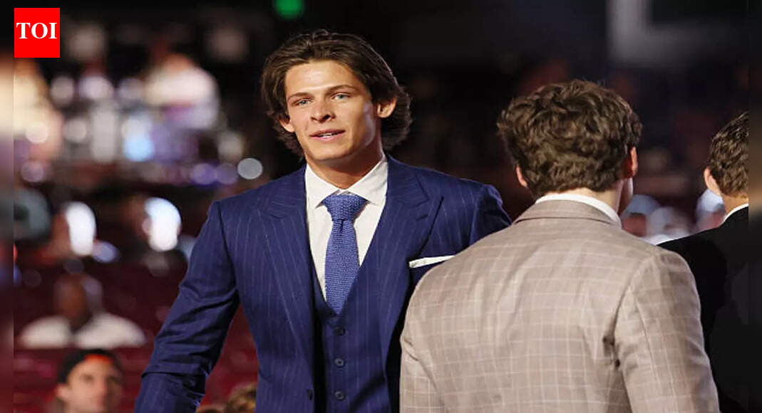 Penguins’ top prospect Will Horcoff dominates college Hockey, earns HCA Player of the Month title