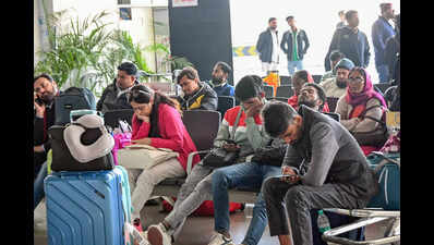 शहर के हवाईअड्डे पर हंगामा, इंडिगो ने 28 में से 11 उड़ानें रद्द कर दीं