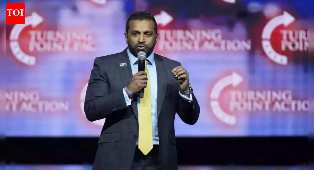 Pipe bomb suspect nabbed, but Trump officials stay silent on Capitol riot violence