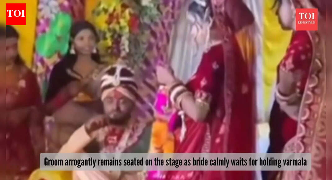 Groom refuses bride's varmala on stage: Viral wedding clip has the internet fuming