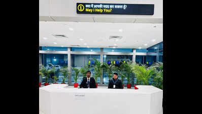 फंसे हुए यात्रियों की सहायता के लिए रेलवे ने पटना हवाई अड्डे पर हेल्प डेस्क स्थापित किया