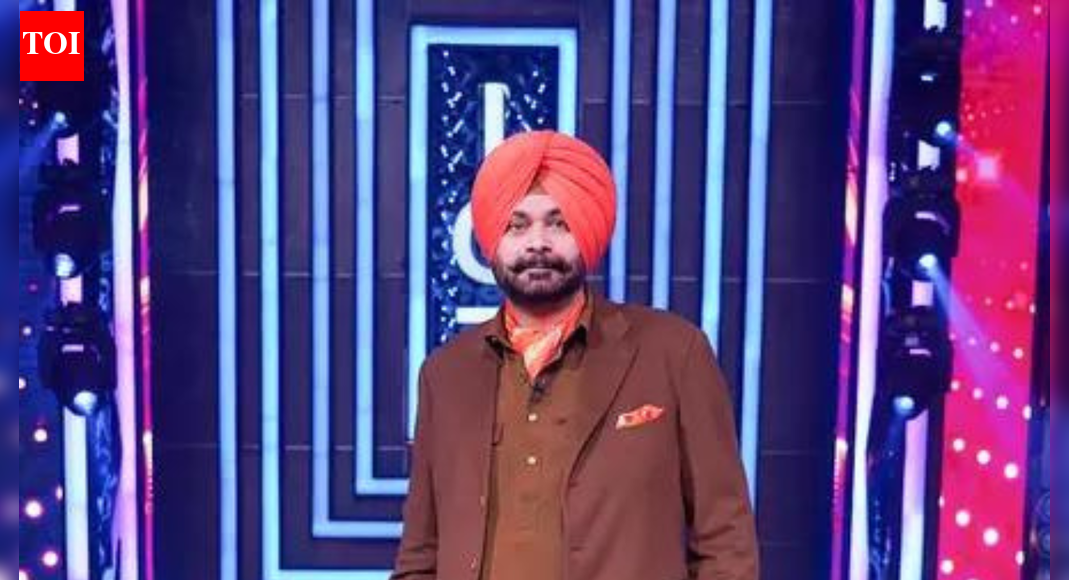 <div>'Rs 500-crore suitcase for CM chair': Sidhu's wife claims pay-to-play in Punjab Congress; hints  ex cricketer may switch parties</div>