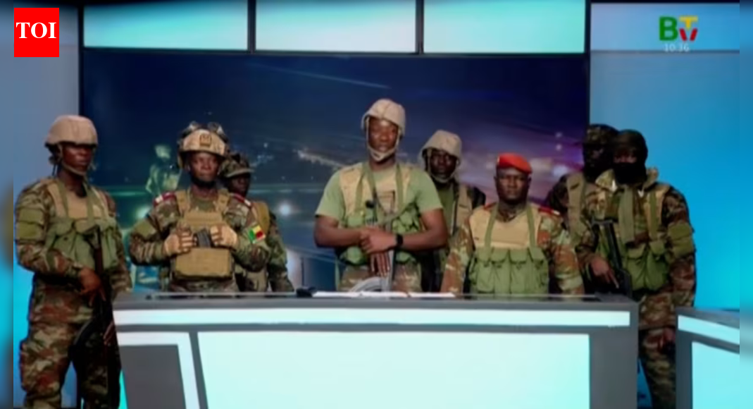 <div>Soldiers appear on TV to announce coup; govt says it's nothing: What happened in West Africa's Benin?</div>