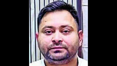 आत्मनिरीक्षण करें, चुनाव में हार के लिए चुनाव आयोग को दोष न दें: एनडीए ने तेजस्वी से कहा