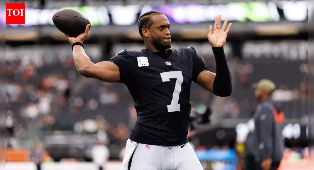 What happened to Geno Smith? Raiders QB ruled out after sudden hand injury sends him to locker room