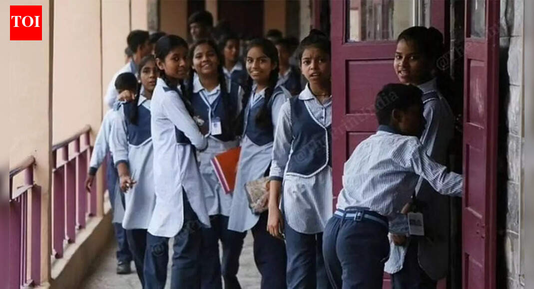 असम के मुख्यमंत्री ने राज्य के ज्ञान और जागरूकता को बढ़ावा देने के लिए कक्षा 6-8 के लिए अनिवार्य इतिहास, भूगोल को मंजूरी दी