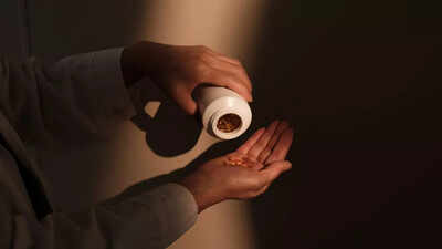 आपका विटामिन डी काम क्यों नहीं कर रहा है: खाद्य पदार्थ, पूरक और दवाएं जो अवशोषण को कम करती हैं