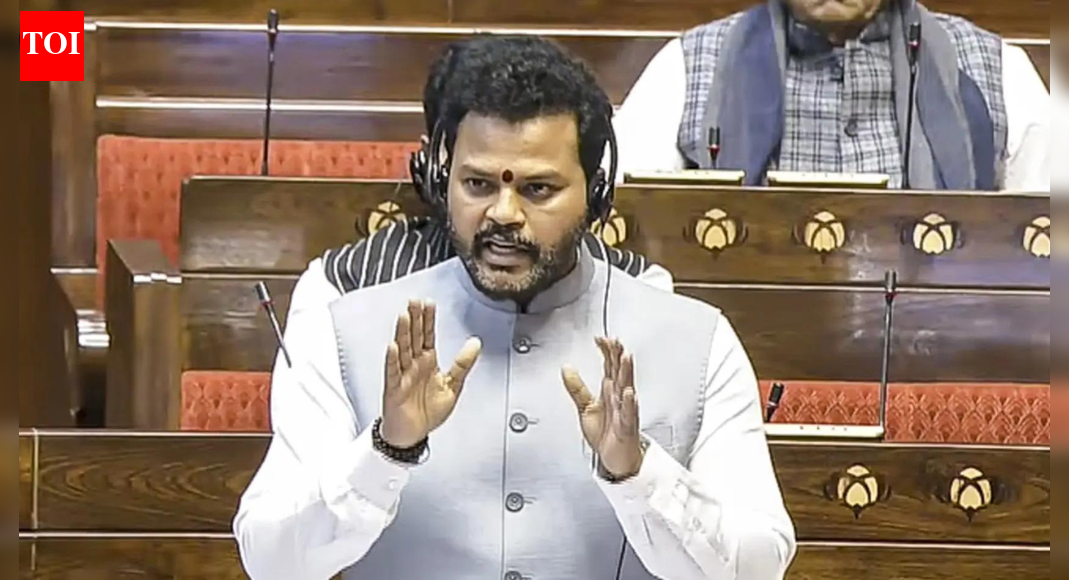 <div>'Very, very strict action': Aviation minister vows to 'set an example' after IndiGo fiasco; what he said in Rajya Sabha</div>