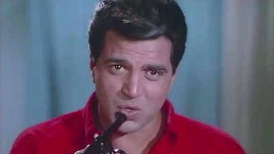 Years before 'Dhurandhar', Dharmendra charmed viewers as spy Sunil in 'Ankhen'