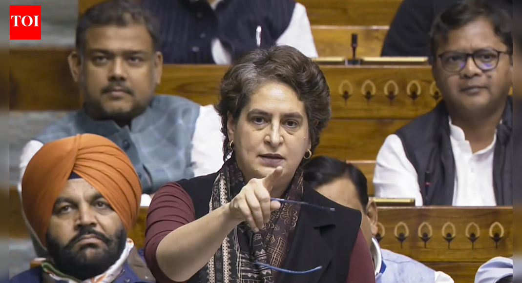 <div>Vande Mataram debate: Priyanka Gandhi's 'chronology' jab at Centre; questions PM Modi's 'selective' history</div>