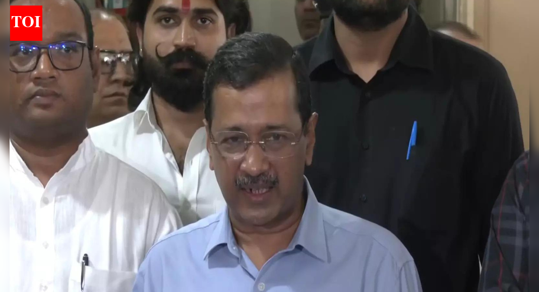 <div>Arvind Kejriwal slams Gujarat govt over action against farmers, claims AAP emerging as 'real alternative'</div>