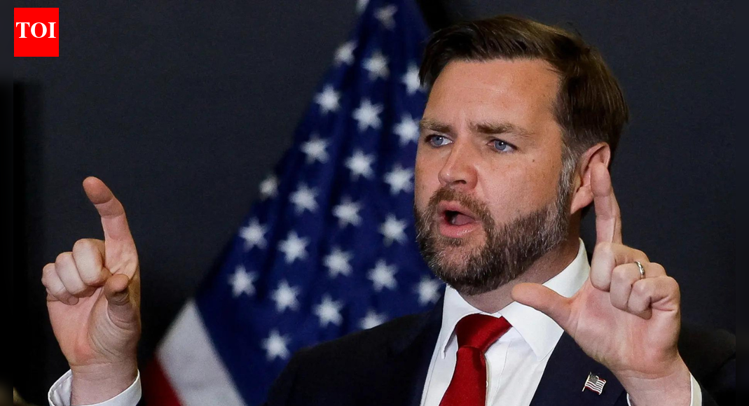 JD Vance tagadja a más nyelveket beszélő szomszédok elkerülésére vonatkozó megjegyzéseket, és azt mondja, Amerikának „közös nyelvre” van szüksége