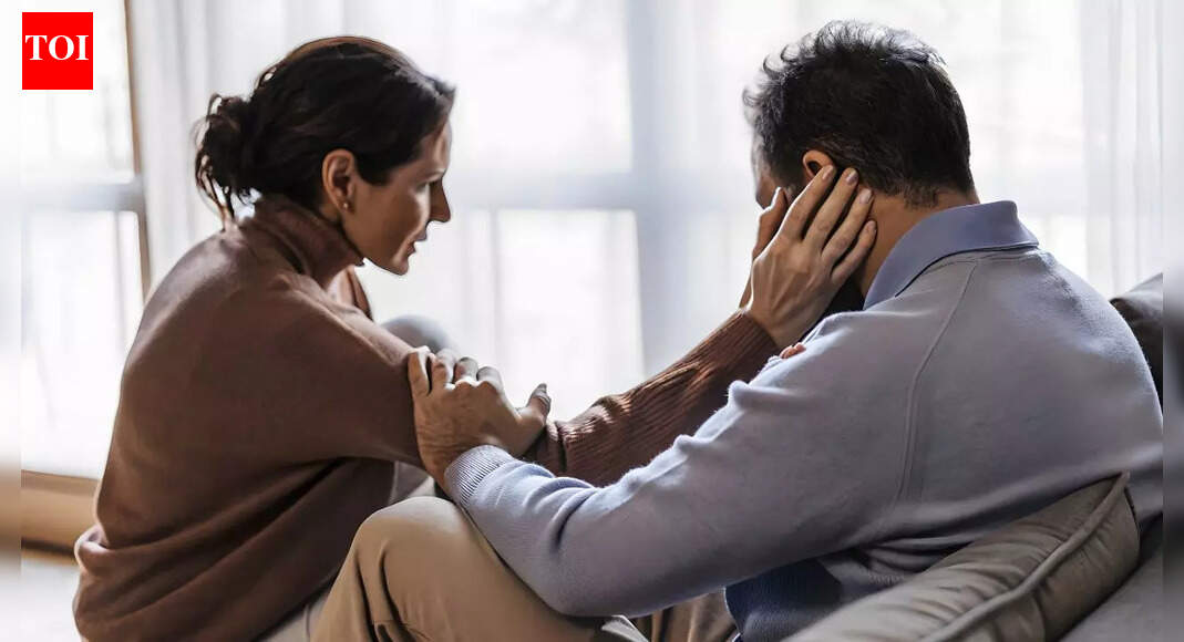 जो दुखी है उससे ये बातें कहना बंद करें: नंबर 3 जितना आप सोचते हैं उससे कहीं ज्यादा दुख देता है |