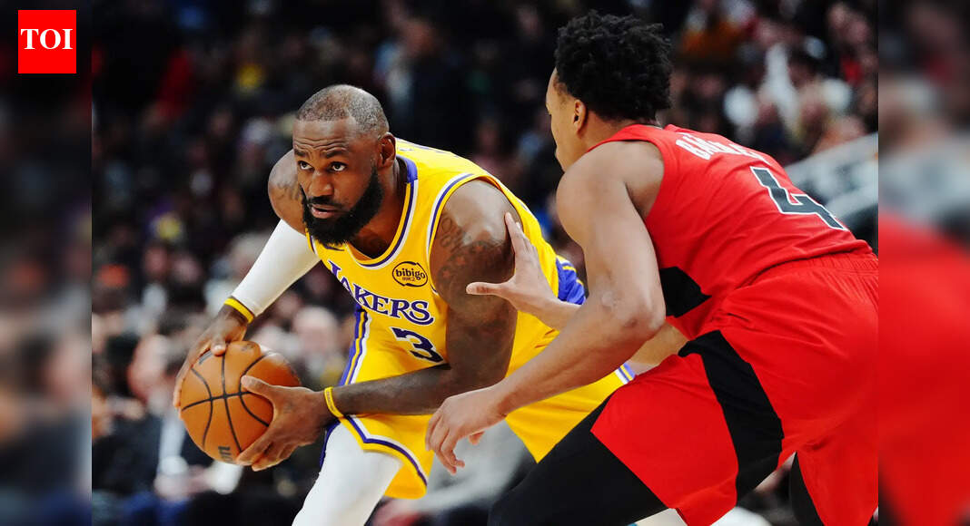 LeBron James claps back at courtside hater with savage 4-word reaction during Lakers–Sixers showdown