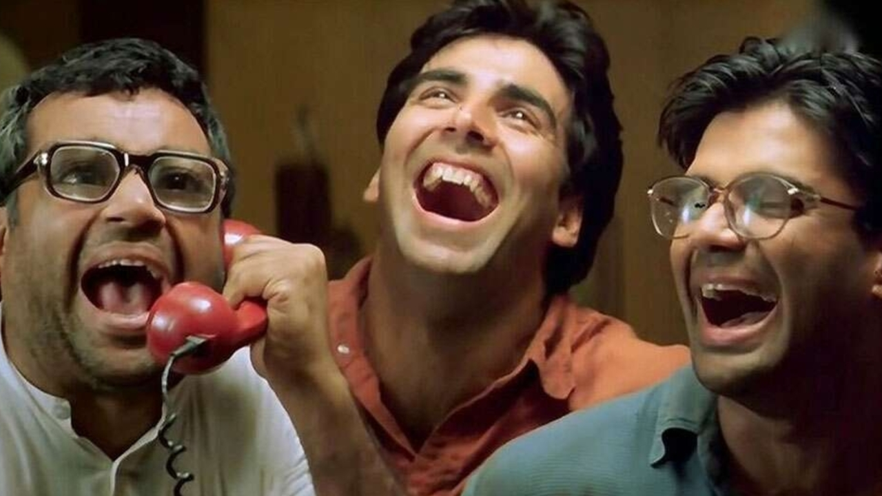 Paresh Rawal, Akshay Kumar, and Suniel Shetty on set