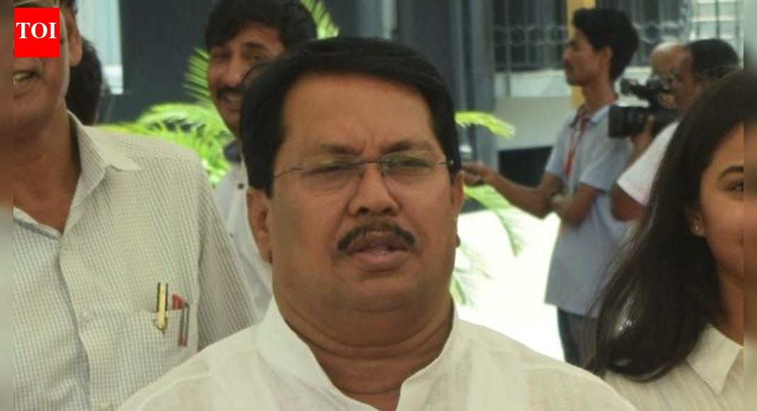 Cotton crisis deepens: Opposition protests govt inaction; farmers demand loan waivers, fair prices