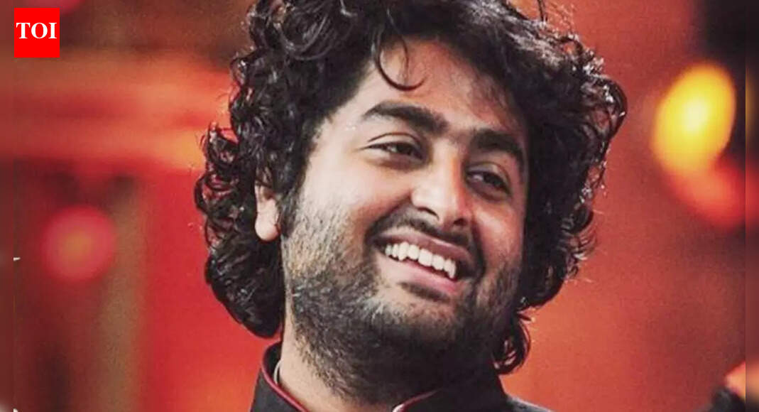 'Fitratein’: Internet melts as Arijit Singh returns to pure romance; fans say, 'This should reach to the hearts of listeners'