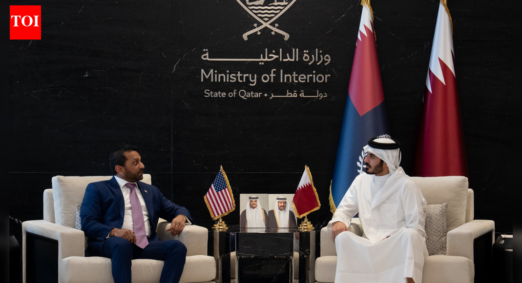 „Te indiai vagy, a katari rabszolgák”: Laura Loomer bírálja Kash Patelt, amiért aláírta a Dohával kötött egyetértési megállapodást