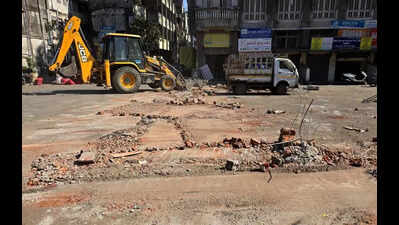 SMC demolishes unauthorized wall, continues encroachment removal drive