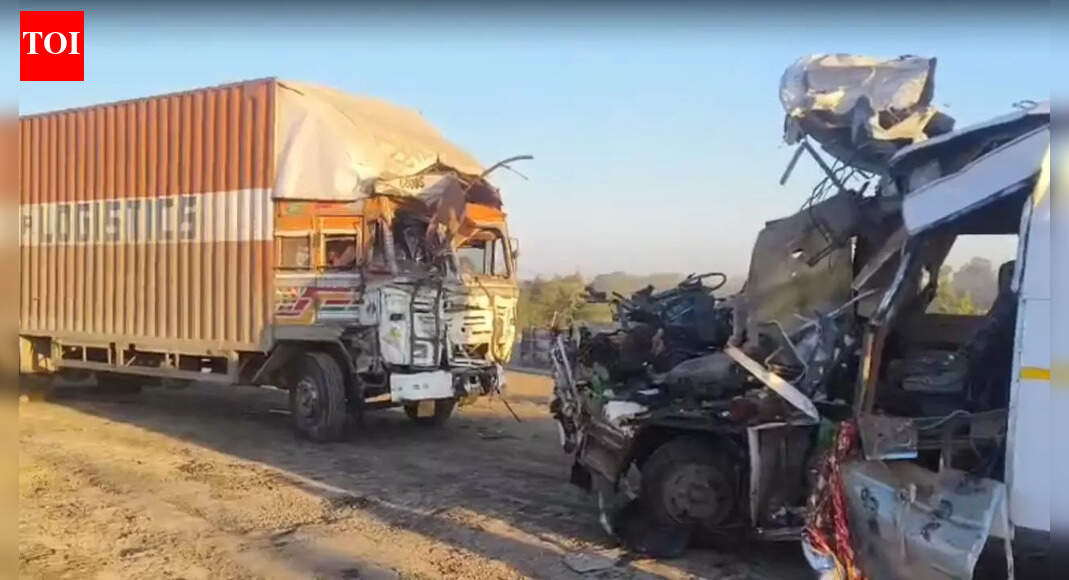 Madhya Pradesh: 4 bomb squad constables killed as their vehicle collides with truck; 1 officer critically injured