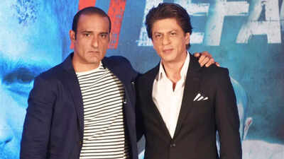 Shah Rukh Khan's hilarious 'why the hell are you like this?' old video with Akshaye Khanna goes VIRAL after 'Dhurandhar's succcess
