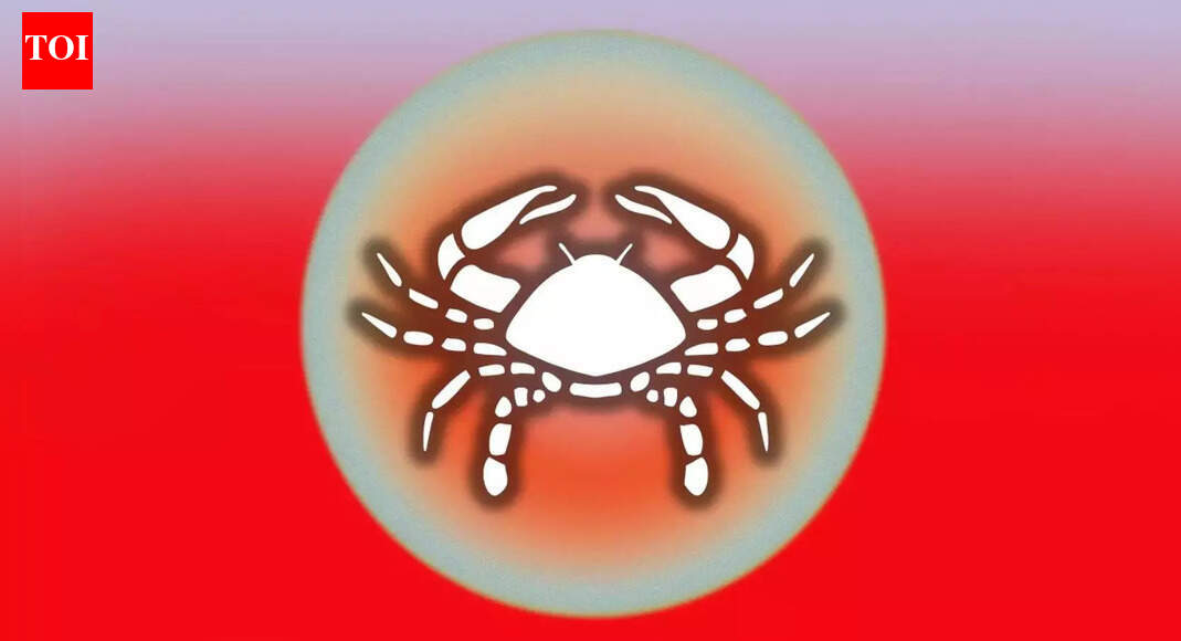 Cancer Women Horoscope Today (December 14, 2025): Today’s rejection, might be divine redirection