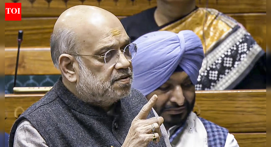 <div>SIR debate: Amit Shah takes sharp swipe at Rahul Gandhi; gives point-by-point rebuttal on 'vote chori' charge</div>