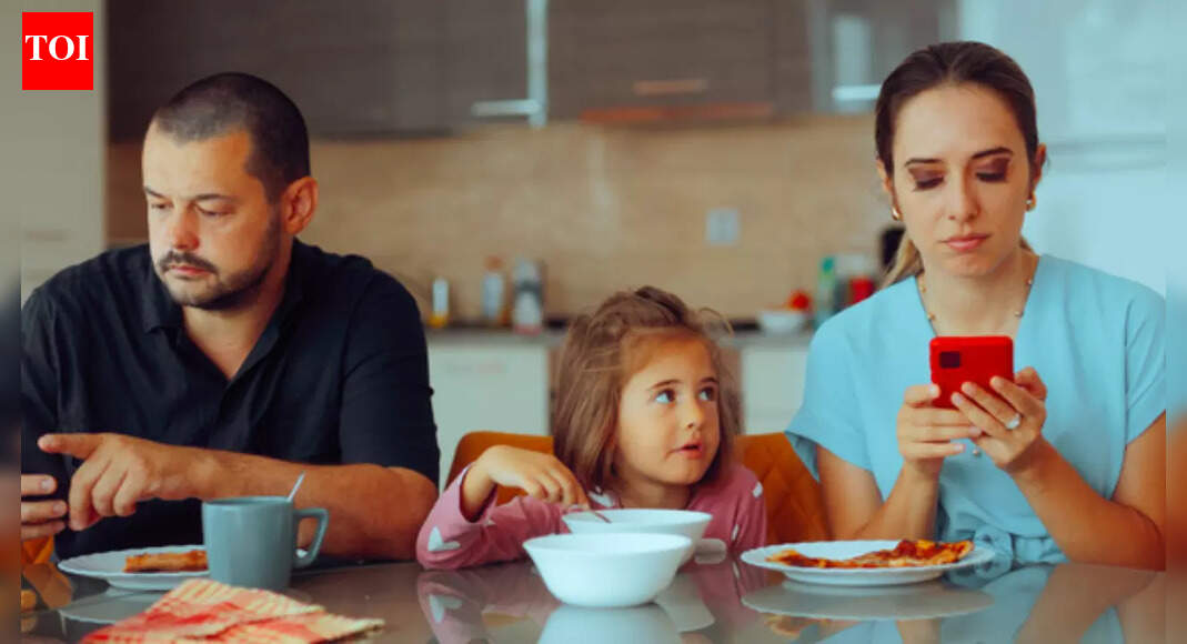 Are you parenting out of pressure? Spot these 5 FOMO habits