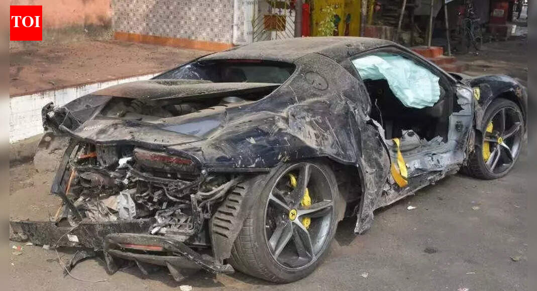 Ferrari spirals out of control, slams lamp post in Kolkata, splits in two; 4 hurt