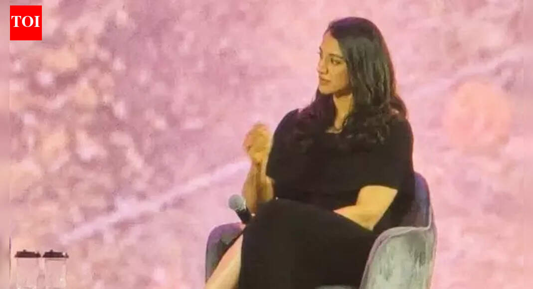 शादी रद्द करने के बाद स्मृति मंधाना की पहली सार्वजनिक उपस्थिति – कहा ‘एक बार जब आप भारत की जर्सी पहन लेते हैं, तो आप अपनी सभी समस्याओं को एक तरफ रख देते हैं’ | देखो | क्रिकेट समाचार