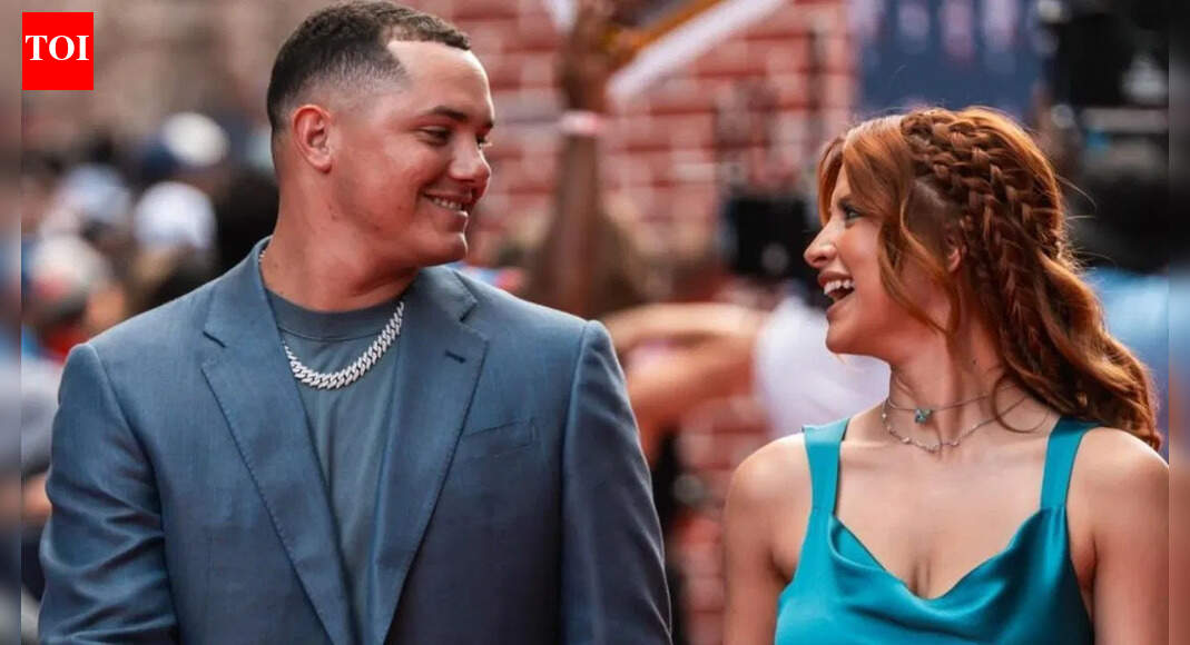 Fans can’t stop talking as Adrian Morejon and wife Melany’s cozy pictures with a sunset moment win hearts online