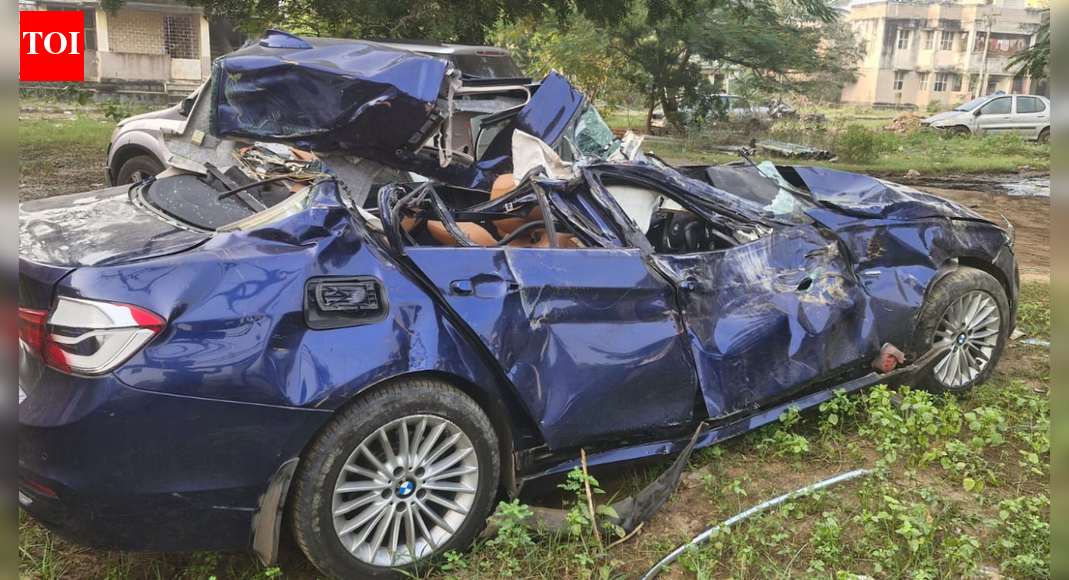 Tamil Nadu BMW crash: MBBS student dies, 4 injured as speeding car rams into truck near Thiruporur | Chennai News