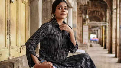 'లాలో - కృష్ణ సదా సహాయతే' నటీనటులు హిమ్మత్‌నగర్ జైలును సందర్శించారు; రీవా రాచ్ మాట్లాడుతూ, 'మంచి పనులు చేయండి' చిత్రం యొక్క ప్రధాన సందేశాన్ని వ్యాప్తి చేస్తుంది