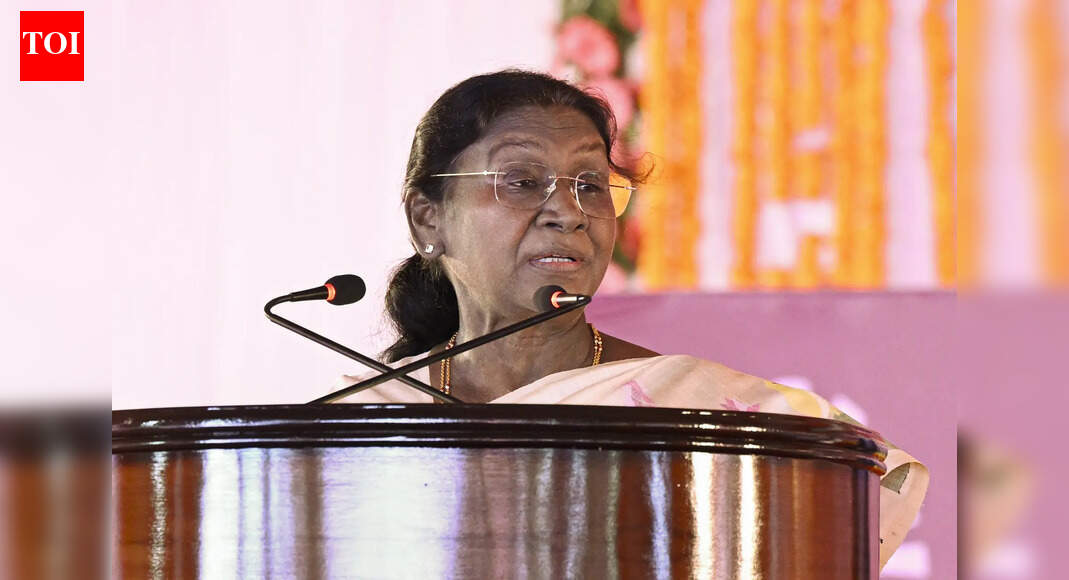 मणिपुर में राष्ट्रपति: द्रौपदी मुर्मू की दो दिवसीय यात्रा शुरू, उनका पहला – पूर्ण यात्रा कार्यक्रम | भारत समाचार