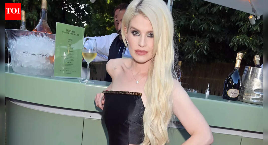 Kelly Osbourne links weight loss to grief after Ozzy Osbourne’s death, slams body shamers: 'The only thing I have to live for right now is my family'