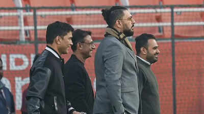 IND vs SA: न्यू चंडीगढ़ स्टेडियम में युवराज सिंह, हरमनप्रीत कौर को स्टैंड देकर सम्मानित किया गया