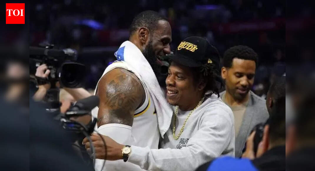 “The Kings are here”: LeBron James & Jay-Z’s courtside moment sends NBA fans into meltdown