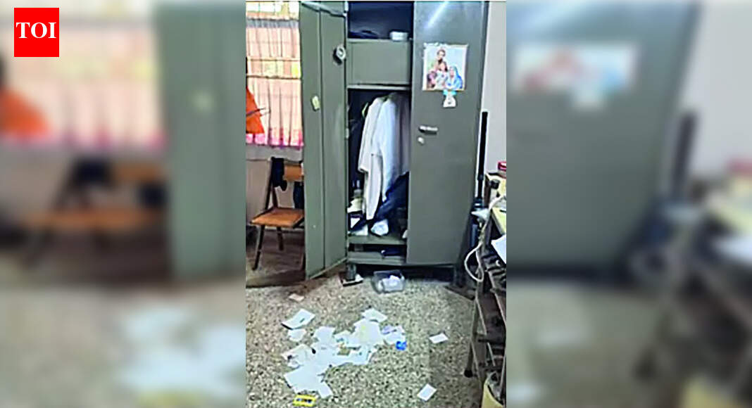 Thieves break into closed house, steal Rs 9 lakh-worth valuables