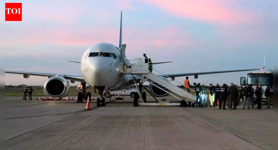 Deportation airlines: DHS signs 0 million deal to buy 6 Boeing 737 jets