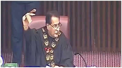 Watch: Pakistan assembly speaker finds money on floor — 12 MPs raise hands to claim it