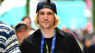 Felix xQc sparks massive outrage after calling VTubers “disgusting” and “elitist weirdos” in explosive rant