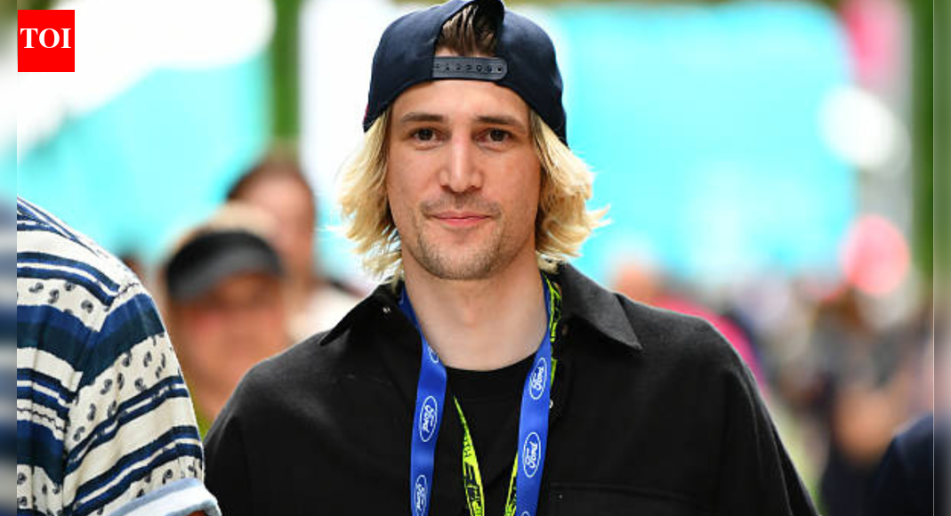 Felix xQc sparks massive outrage after calling VTubers “disgusting” and “elitist weirdos” in explosive rant