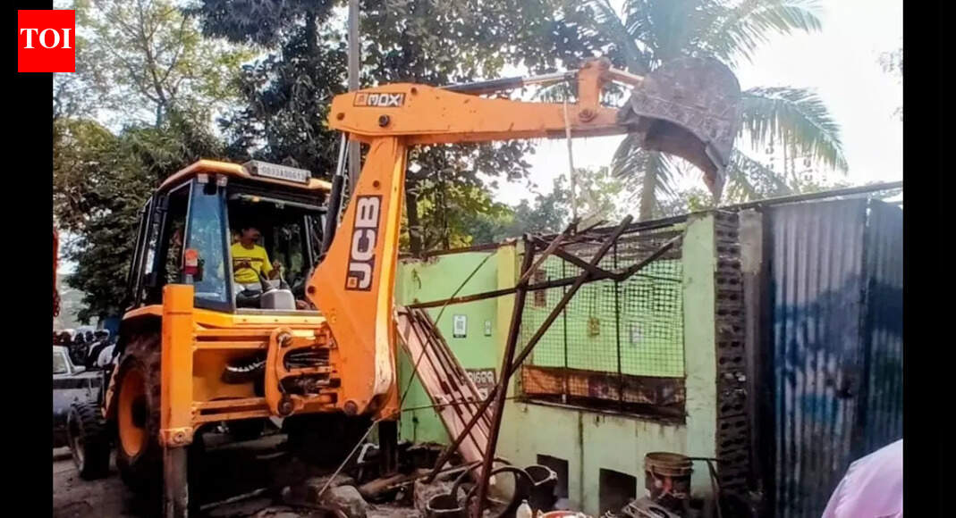 BDA &amp; BMC clear encroached land in Patia, Kalarahanga &amp; Rasulgarh