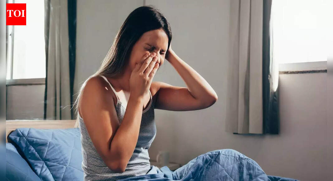 साइनस की समस्या से जूझ रहे हैं सोने के लिए? सोने की इन स्थितियों को आज़माएं जो रात में साइनस श्वास में सुधार कर सकती हैं |