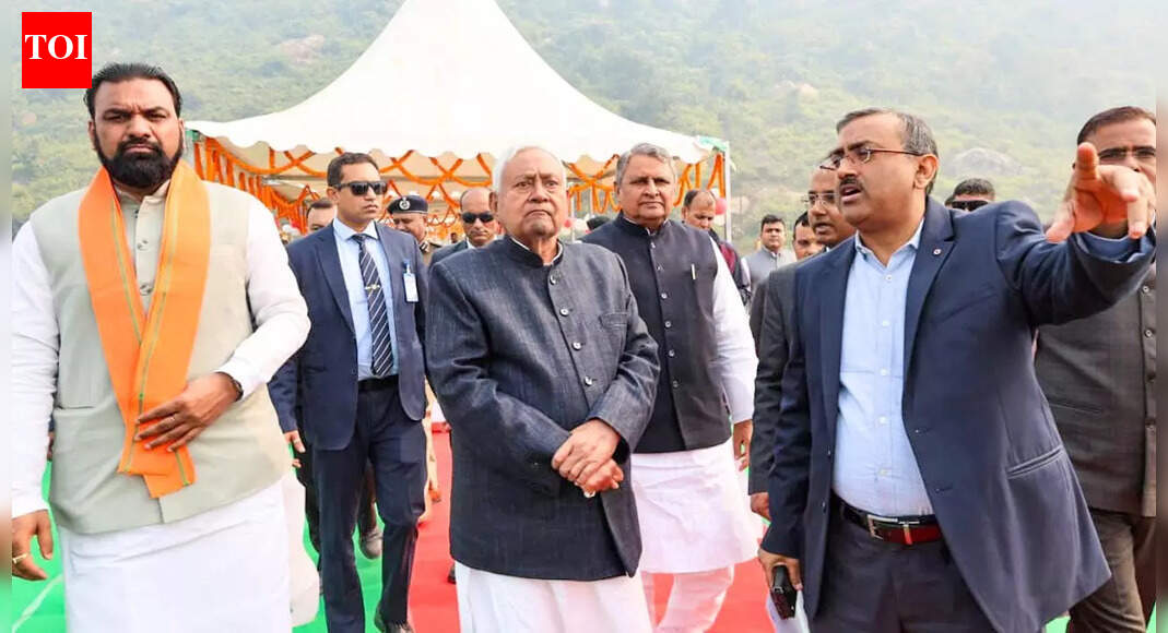 Nitish inspects reservoir, nuclear power plant site