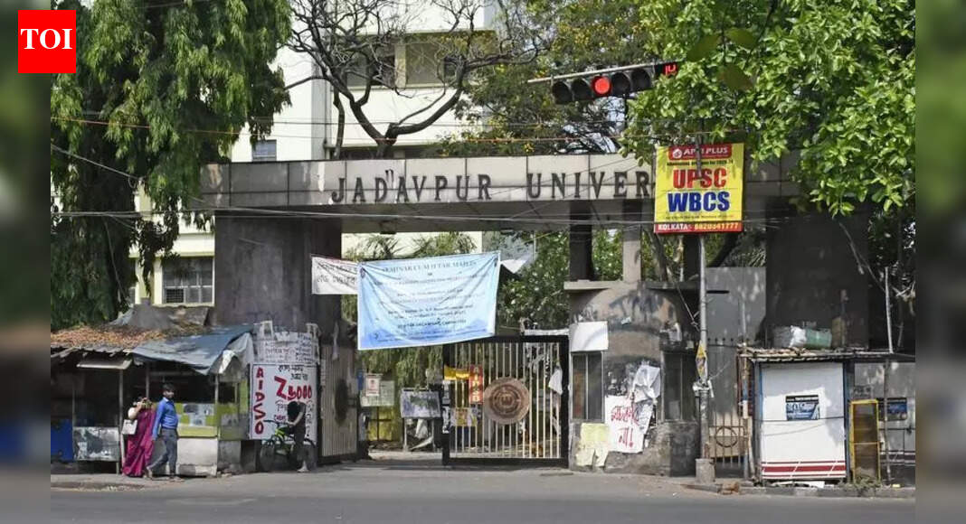 Constitution row rages between JU student, prof | Kolkata News