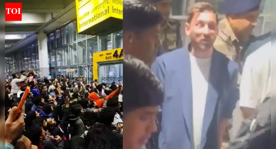Watch: Kolkata fans erupt as Lionel Messi touches down at 2.26am; video viral